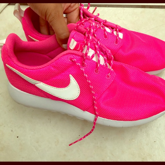 Women’s Nike Roshe - Picture 1 of 4